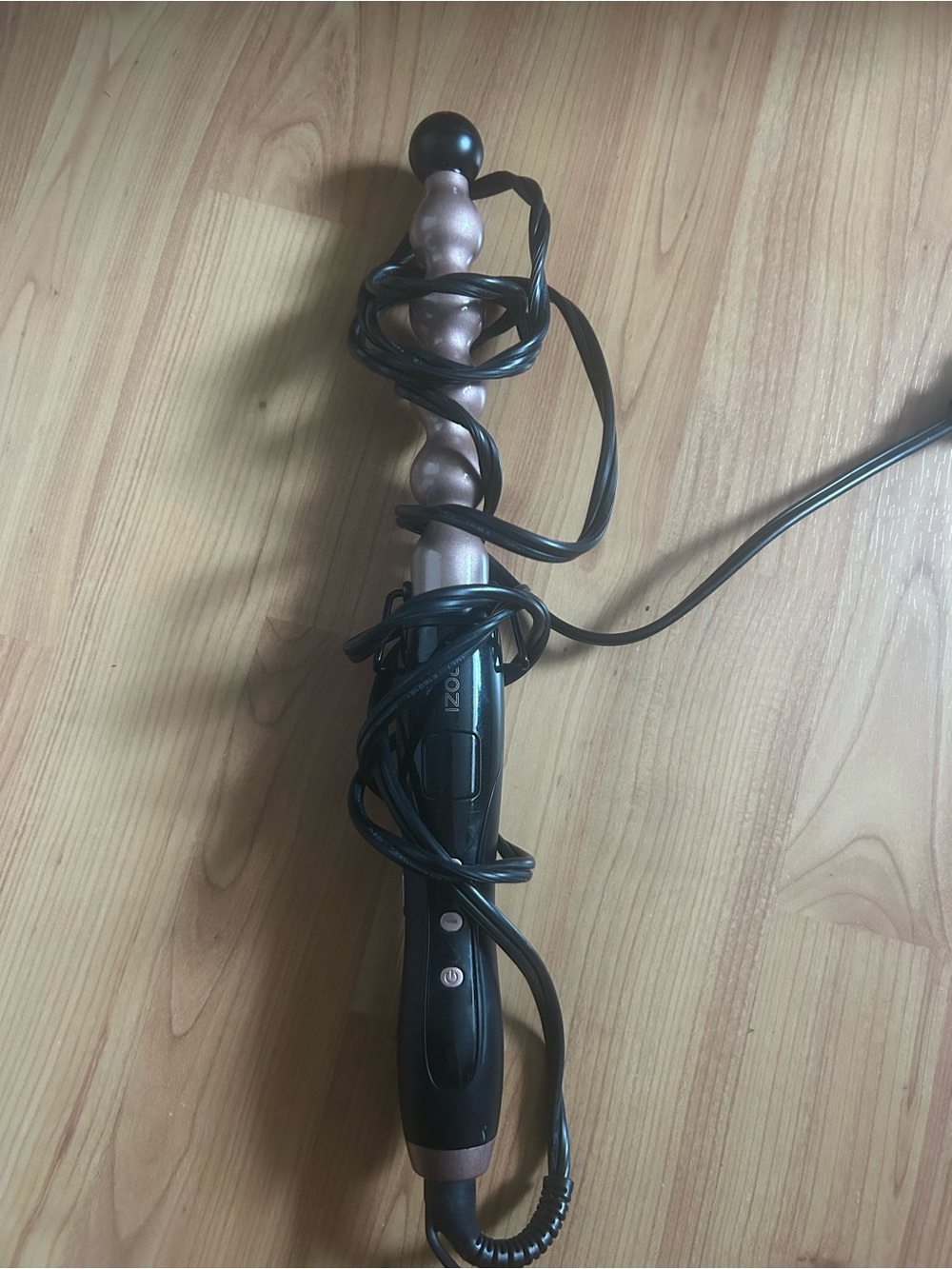 Bubble-Style Curling Wand in Metallic Gold and Black
